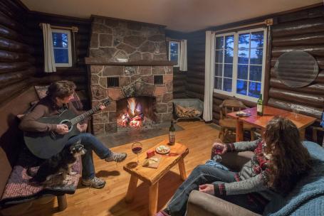 Keweenaw Mountain Lodge Cabin + Fireplace 